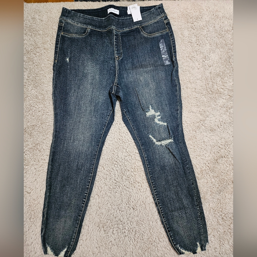 NWT Lane Bryant Jegging with Magic Flex Waistband Distressed MediumWash size 20